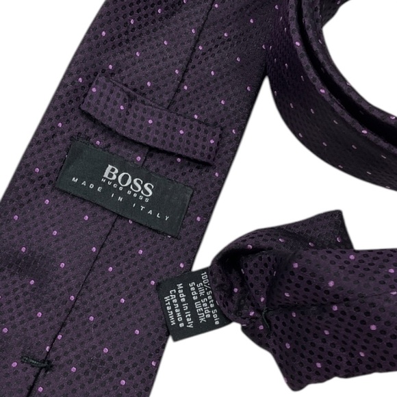 HUGO BOSS Purple Geometric Polka Dot Silk LUXURY Tie ITALY - Picture 3 of 4